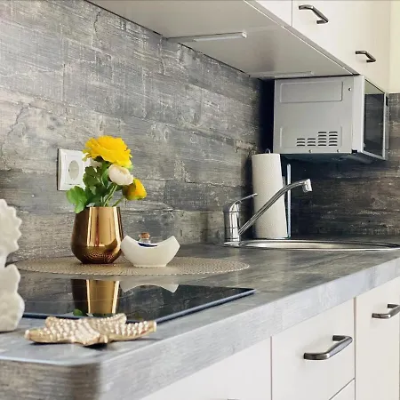 Edelstein بيت ضيافة 3*