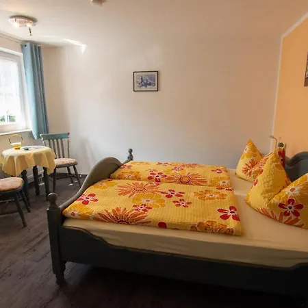 Edelstein بيت ضيافة