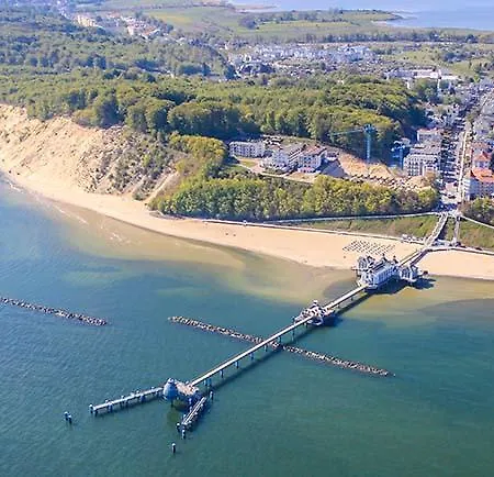 Edelstein بيت ضيافة 3*